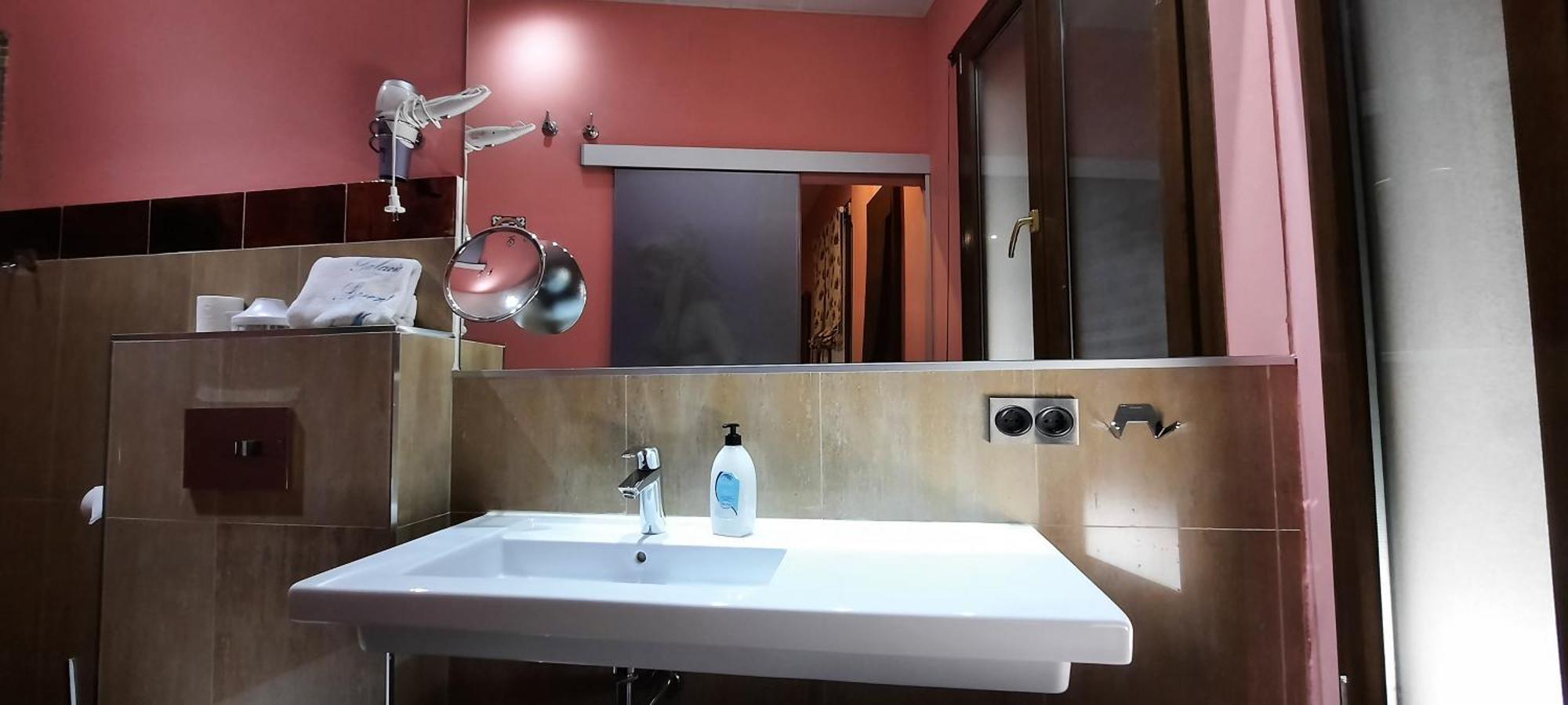 Palacio Sirvente Mieres - Parking Gratuito Andujar Bilik gambar