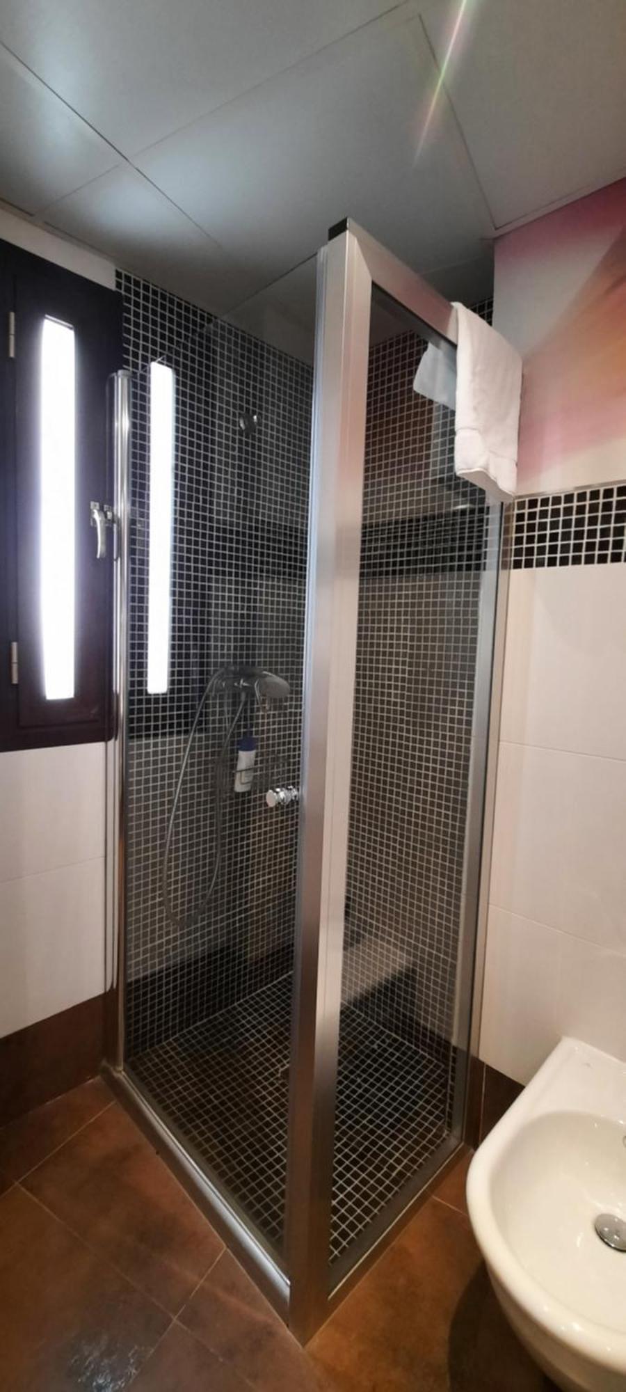 Palacio Sirvente Mieres - Parking Gratuito Andujar Bilik gambar