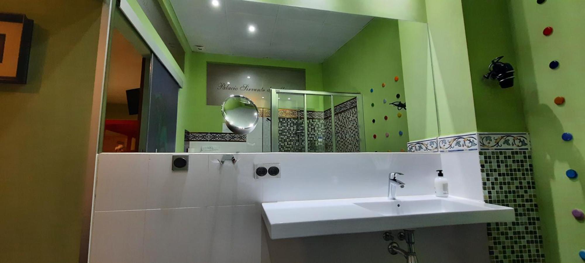 Palacio Sirvente Mieres - Parking Gratuito Andujar Bilik gambar