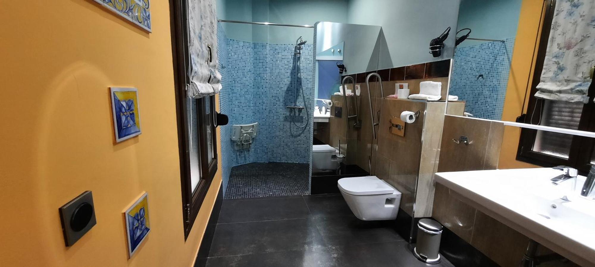 Palacio Sirvente Mieres - Parking Gratuito Andujar Bilik gambar